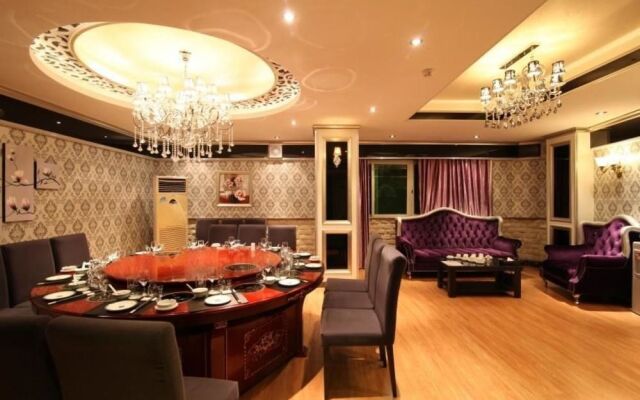 Hechi Shuntai Hotel