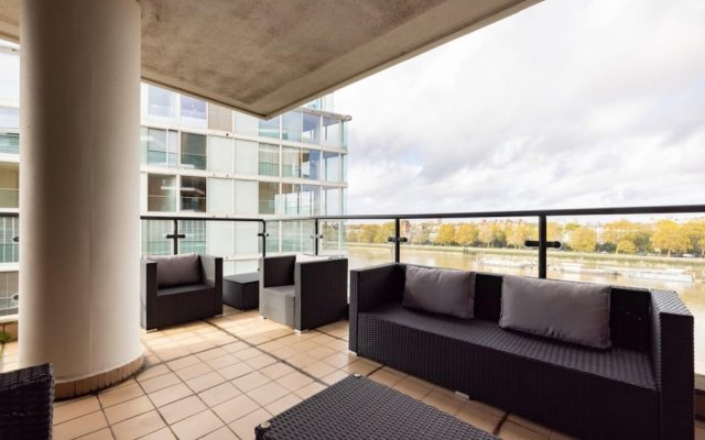 The River Thames View - Stunning 2bdr Flat With Study Room Balcony