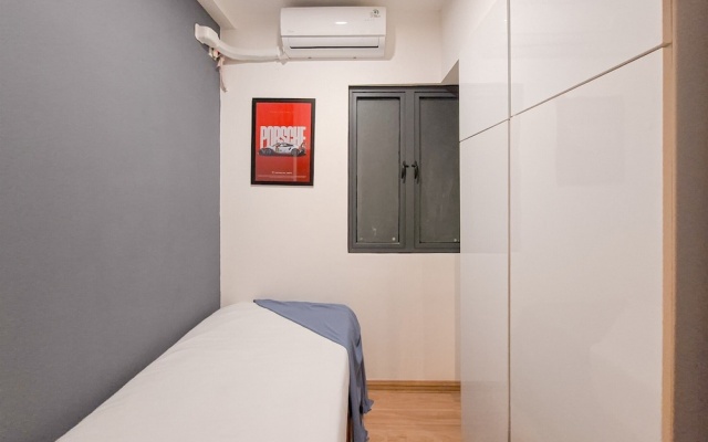 Monochromatic 2Br With Extra Working Room Apartment Sky House Bsd – Guest Rooms – Legok