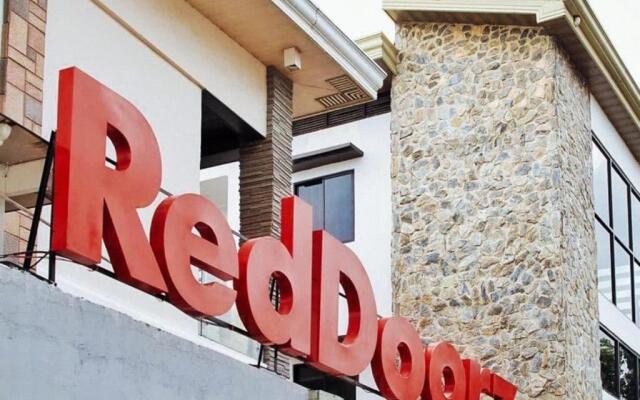RedDoorz @ EFA Transient Inn Vigan