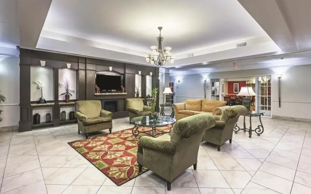 La Quinta Inn & Suites by Wyndham Winnie