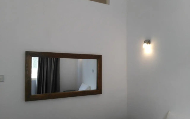 West Inn Colombo