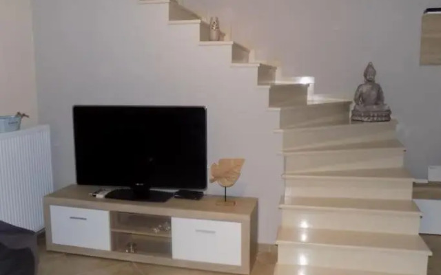 Nikos House Megara