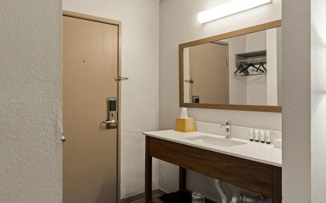 Red Lion Inn & Suites Caseyville