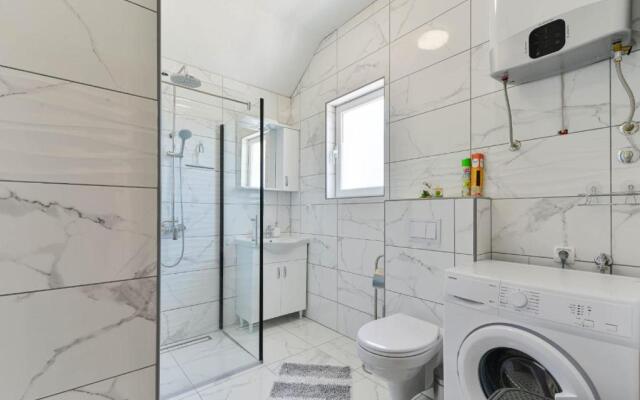 Pool apartment Leonardo