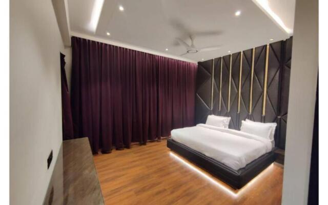 RedhomeX CASA Chino 7BHK