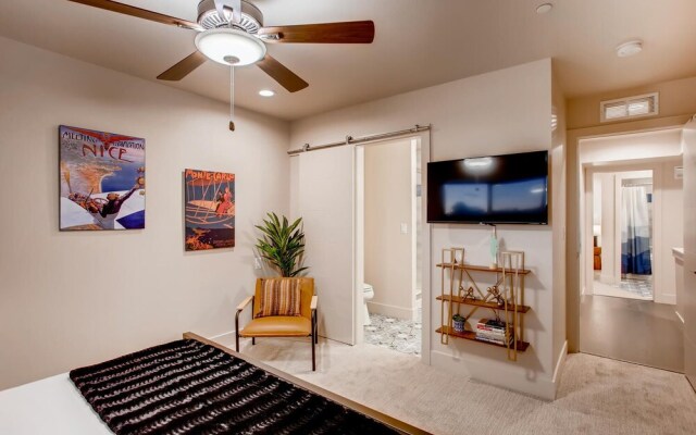 Elegant Townhome Near Old Town, Breweries and River!