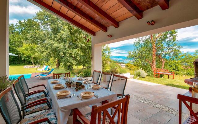 Modern Villa in Icici with  Swimming Pool and Jacuzzi