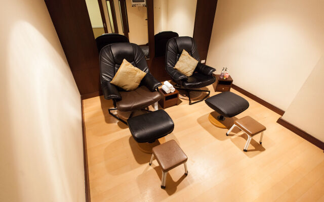 New Season Square Hotel