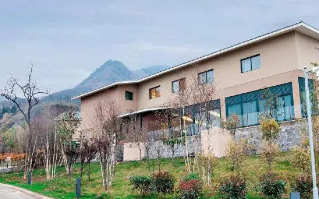 The Taibai Mountain Phoenix Spr Hotel