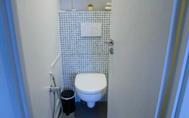 2 Bedroom Apartment With Balcony Near Eiffel Tower and Invalides