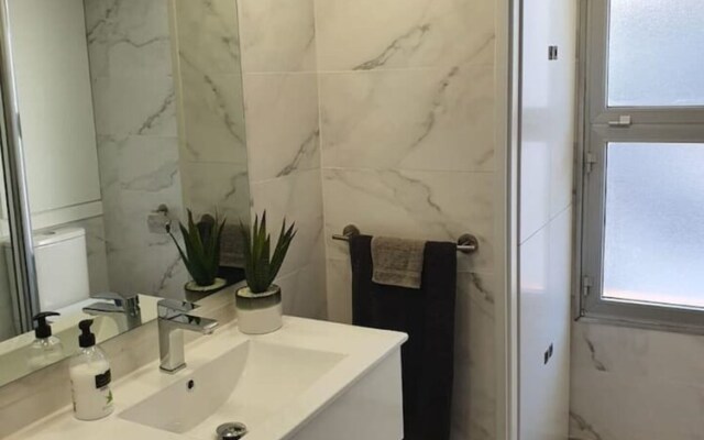 Modern Studio Apartment, Sea and Garden Views