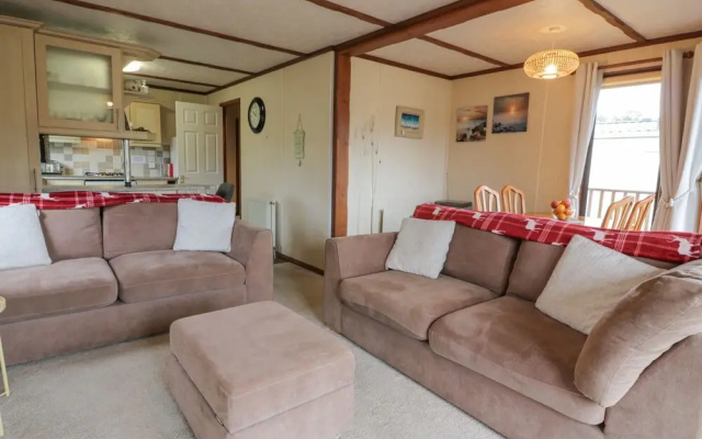 Roe Deer Lodge