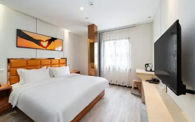 Qingzhu Xinrenren Hotel (Shanghai Pengpu Xincun Subway Station)