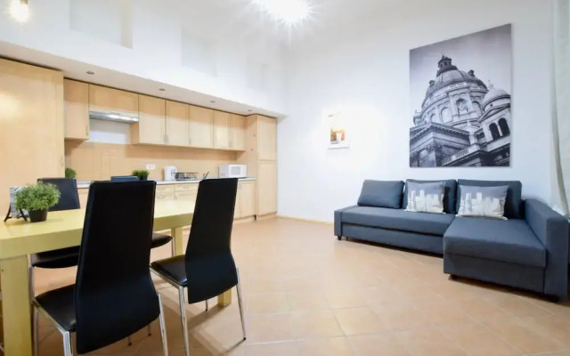 Standard Apartment by Hi5 - Fővám square