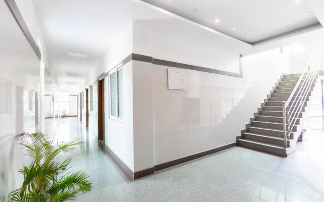 Capital O 15965 Hotel Nandi Gateway