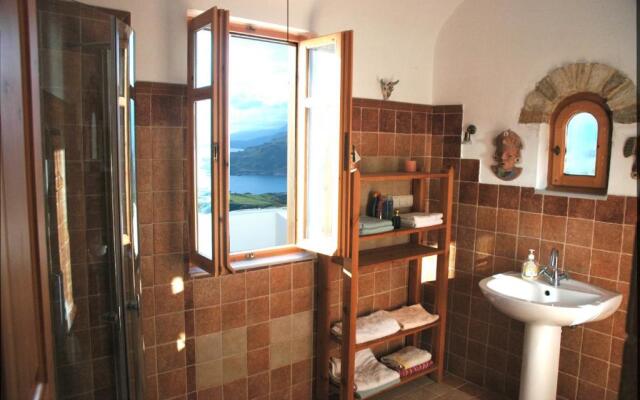 Venus Hill Studio with private pool by the sea