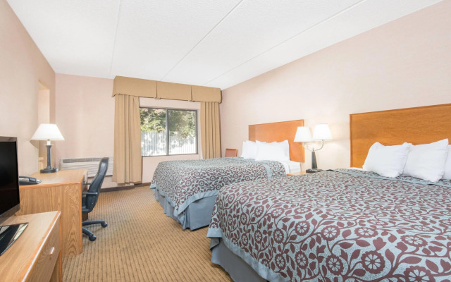 Days Inn by Wyndham Duluth Lakewalk