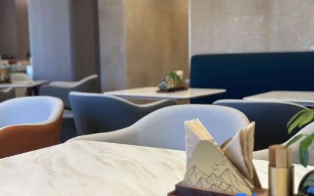 Xiamen Xiang'an Torch Industrial Park Atour Hotel