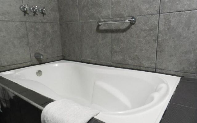 Hotel Holiday Suites