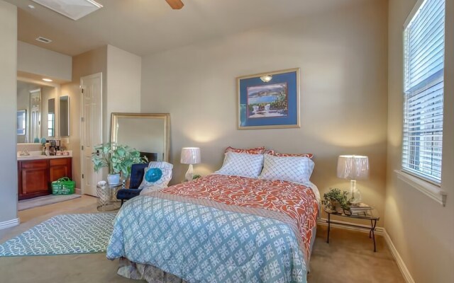 Elm St - 1 Br home by RedAwning