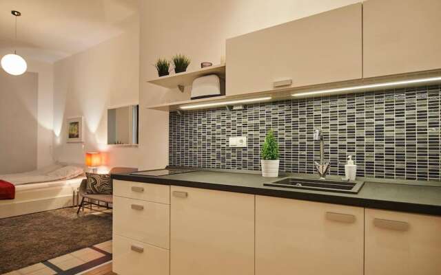 Super Central Studio Apartment - With Balcony