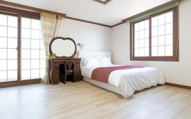 Geojedo Paradise Pension