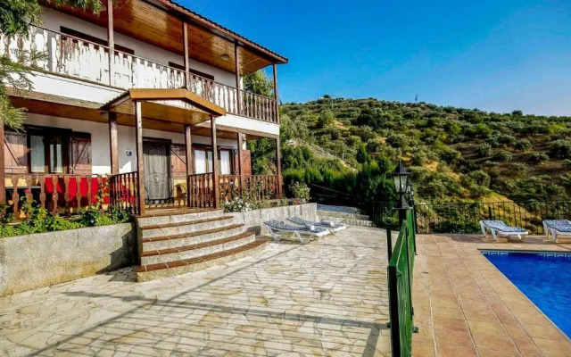 Casa Las Olivas Sayalonga by Ruralidays