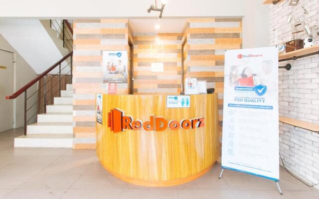 RedDoorz Plus near Osmena Highway 2