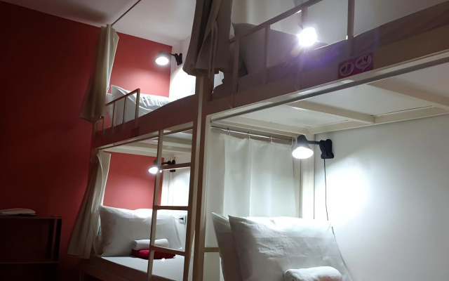 Crossroads Hostel Manila