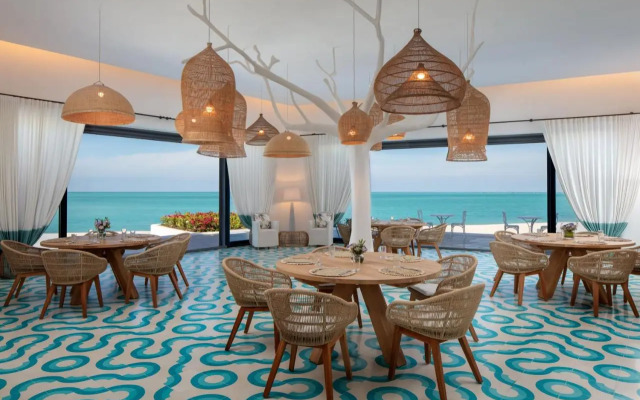 Anantara Santorini Abu Dhabi Retreat - Adults Only