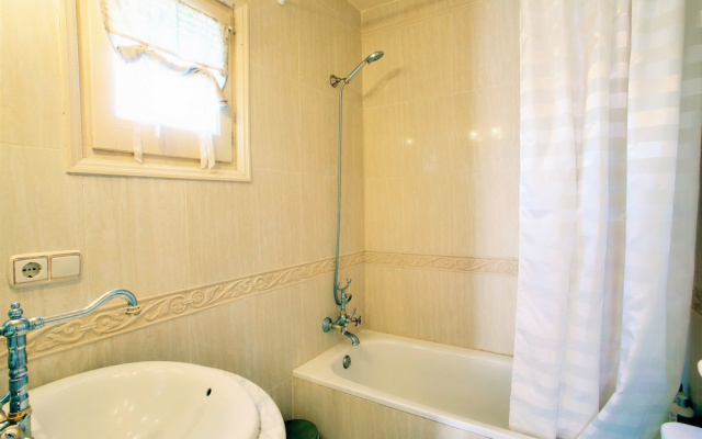 Romantic Puerto Banus Villa, Sea Mountain Views
