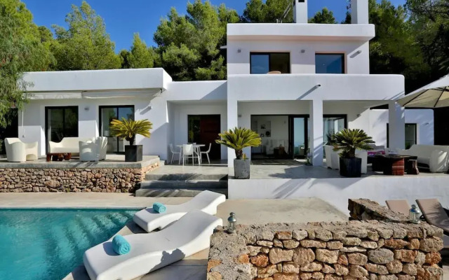 Villa With Outdoor Area