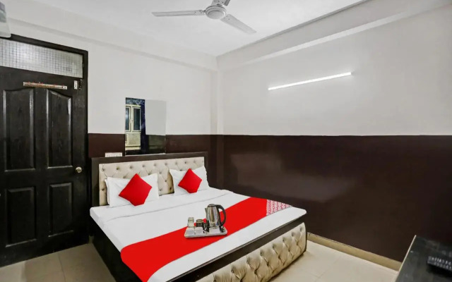 Oyo Flagship 702639 Chaudhary Palace