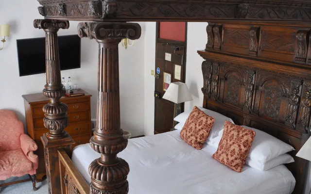 Noel Arms Hotel