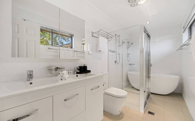 HomeHotel 4 Bedroom & Homeoffice with Nice Pool