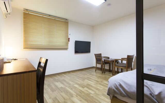 Gyeongpodae The Hotel Business