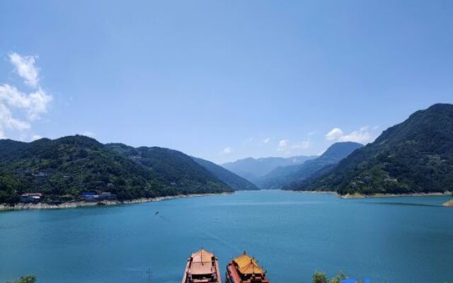 Echarm Hotel (Yichang Huoche Dongzhan)