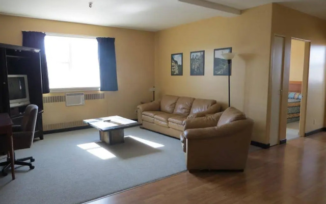 Athabasca Valley Inn & Suites