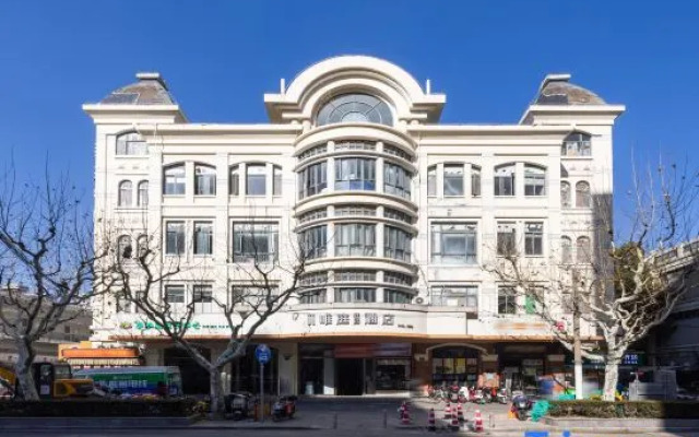 Weiting Hotel (Shanghai Luoxiu Road Subway Station)