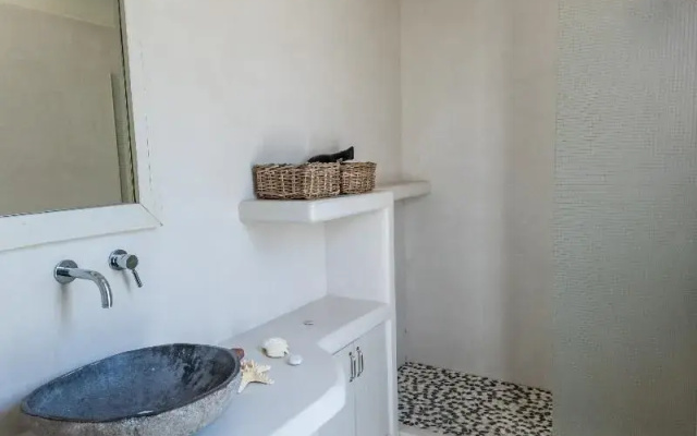 Ta Spitakia