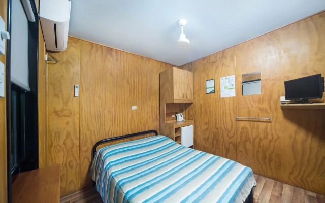 Magnums Airlie Beach