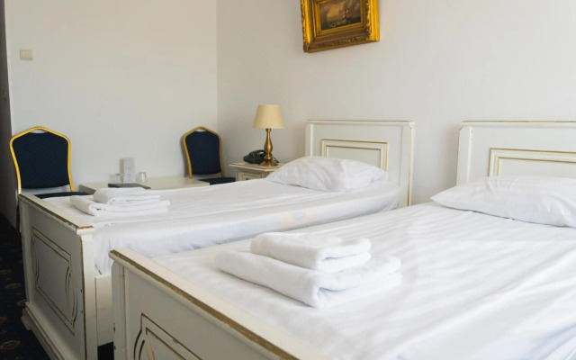 Hotel Cetate