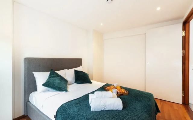 Kensington Area - Private Apartment