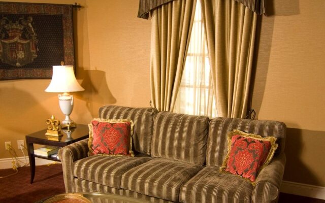 Hotel Roanoke & Conference Ctr, Curio Collection by Hilton