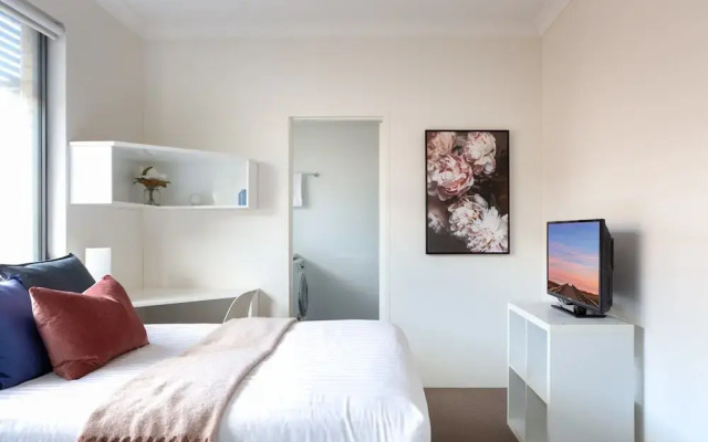 Bright Studio Steps From Westmead Hospital