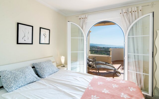 SAA-Great 2 bed apt 10 min walk to Puerto Banus