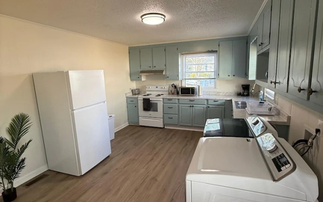 Newly Renovated 3 Bedroom House in Lakewood