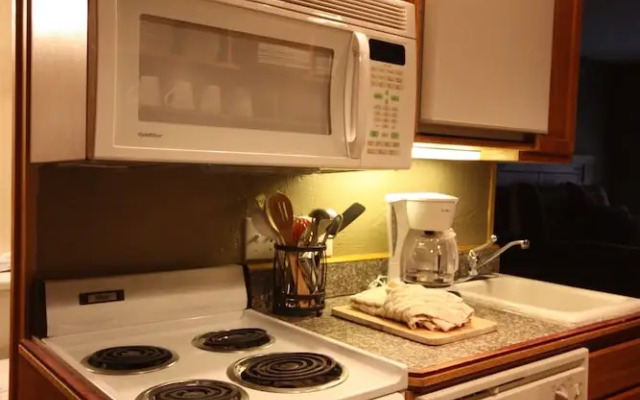 Four O'clock Lodge B05