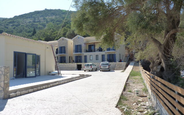 Ilianthos Apartments & Studios
